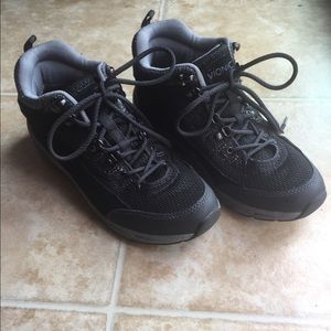 FRIDAY SALE Vionic cypress trail walker orthaheel